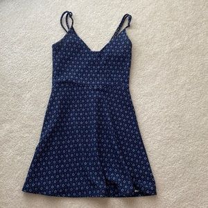 Women’s Aeropostale dress in size XS. Like new - great condition.